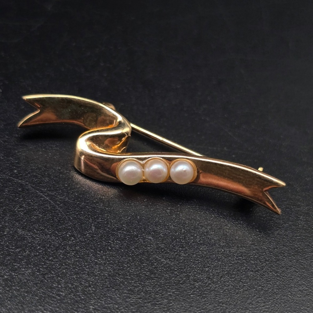Avon Gold Tone Ribbon Brooch Faux Pearl Presidents Club Vintage